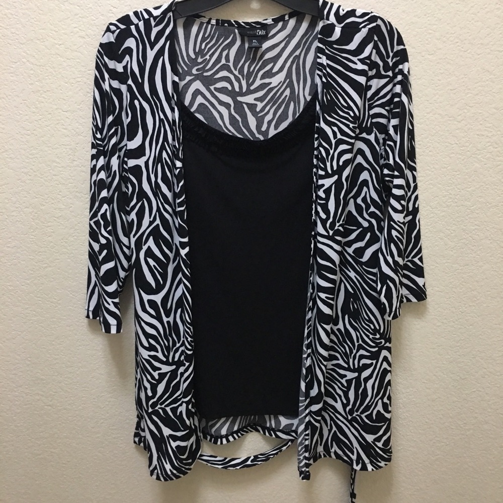 east5th Petite Large Black & White 3/4 Sleeve Top